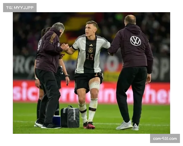 多特蒙德向施洛特贝克递交续约报价但球员态度犹豫未来去向成焦点